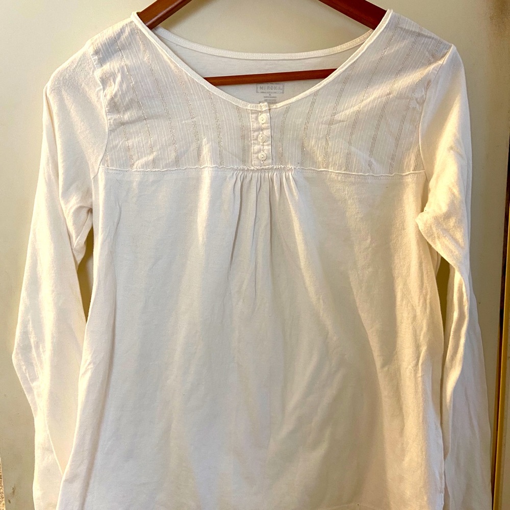 Merona Medium in woman, Gold thread stripes on top